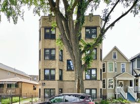 1911 W Larchmont Ave