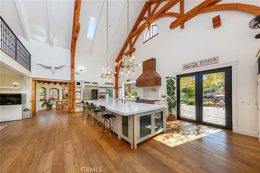 5 bed, 4.5 bath, 4801 sqft, $17,500 — Photo 4