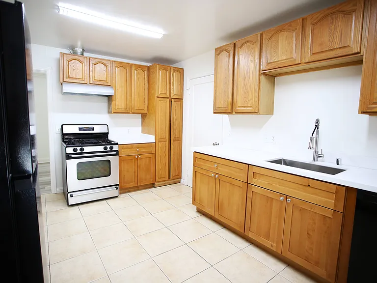 2020 Leland Way — Photo 9