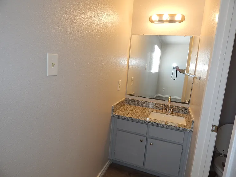 River Oaks Apartments — Photo 37