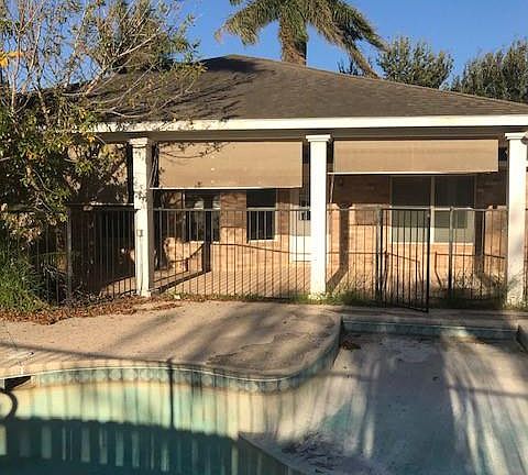 2nd image of 3504 Santa Olivia St