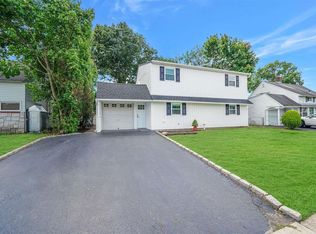 62 Flamingo Rd, Levittown, NY 11756