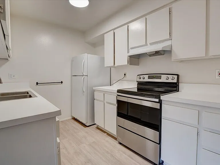 4012 Valeta St #302 — Photo 9