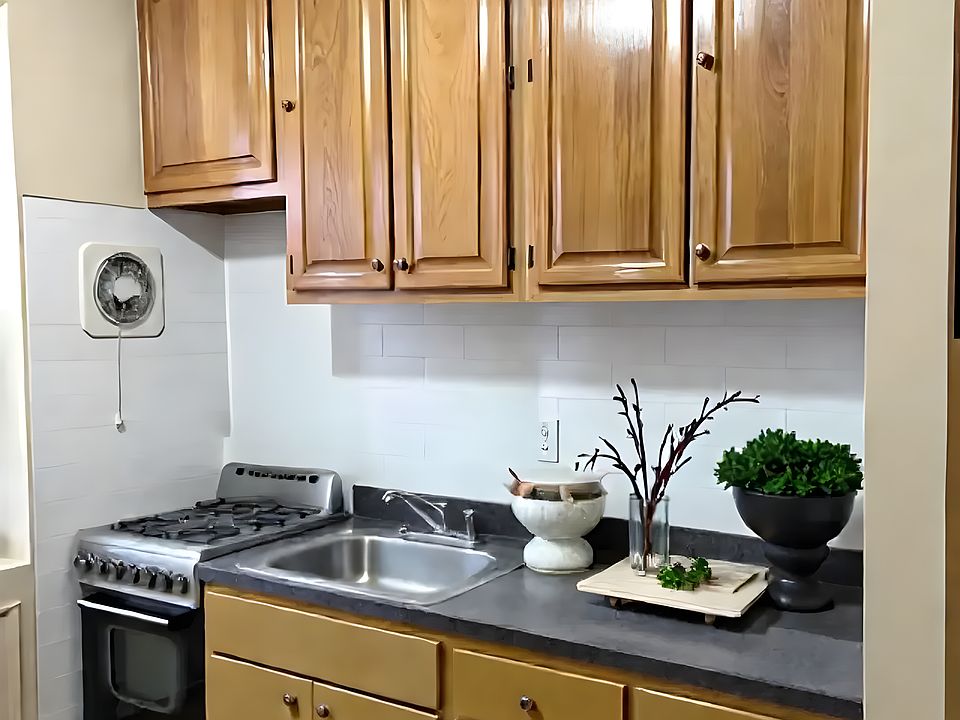 2nd image of 195-24 Jamaica Ave #B22