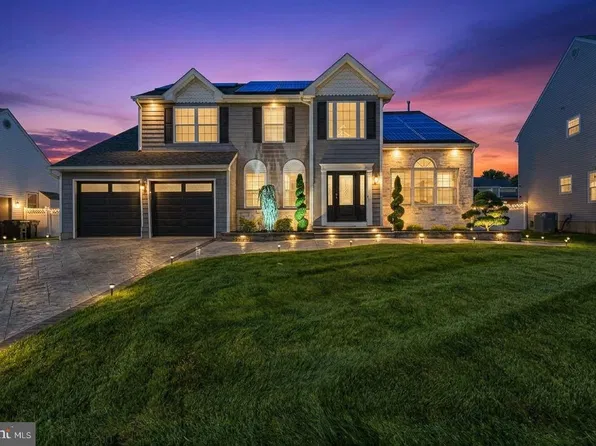 6 Lexington Park Rd, Sicklerville, NJ 08081