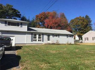 3 Colonial Dr, Prospect, CT 06712
