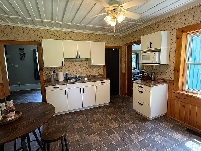 1622 Vanderwater Rd — Photo 3