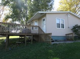 5166 5165 Aurora Dr, Brooklyn, IA 52211