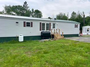 27 Cindy Ln, Dexter, ME 04930