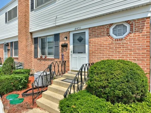 8451 Linder Ct, Skokie, IL 60077