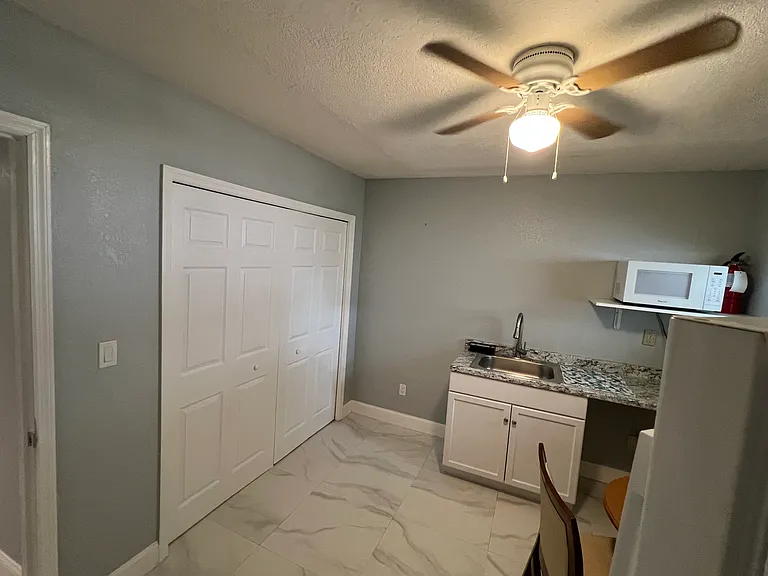 SW 121st Ct — Photo 10