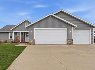 N9376 Dusty Dr, Appleton, WI 54915