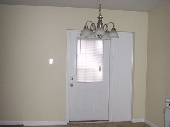 4th image of 1431 Dutch Valley Dr