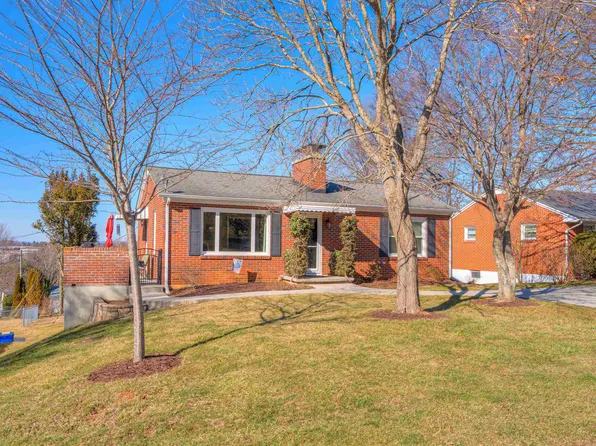 109 4th St, Christiansburg, VA 24073