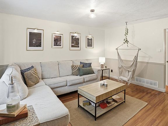 3rd image of 131 E 500 S APT 11