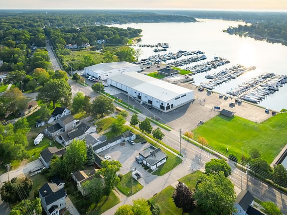 16-web-or-mls-Unit #4 501 Pine St Spring Lake, MI, United States-16_09112025