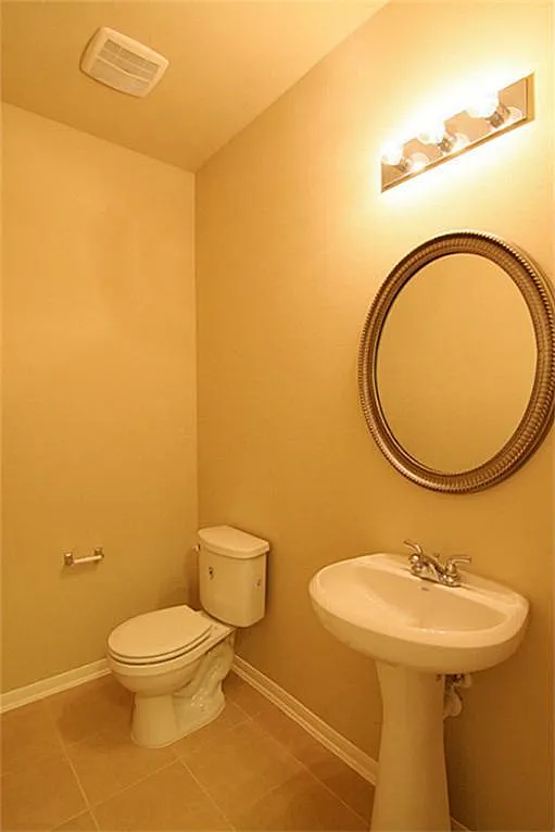 4 bed, 2.5 bath, 2068 sqft, $2,000 — Photo 3
