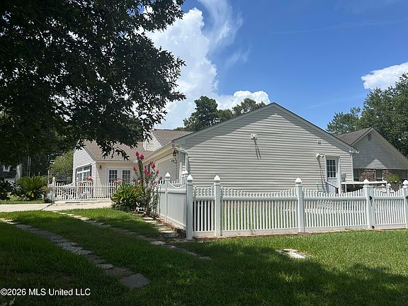 3rd image of 980 Hamakua St