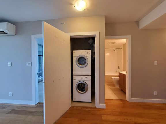 2nd image of 5511 Hollybridge Way #6F