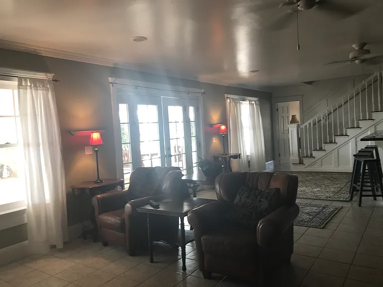 LIVINGROOM