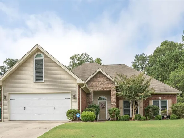 212 Homewood Dr, Millbrook, AL 36054