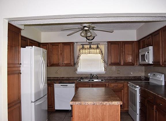 4th image of 2144 Pinehurst Dr