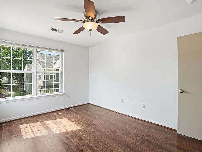 8633 Beekman Pl #33D — Photo 20