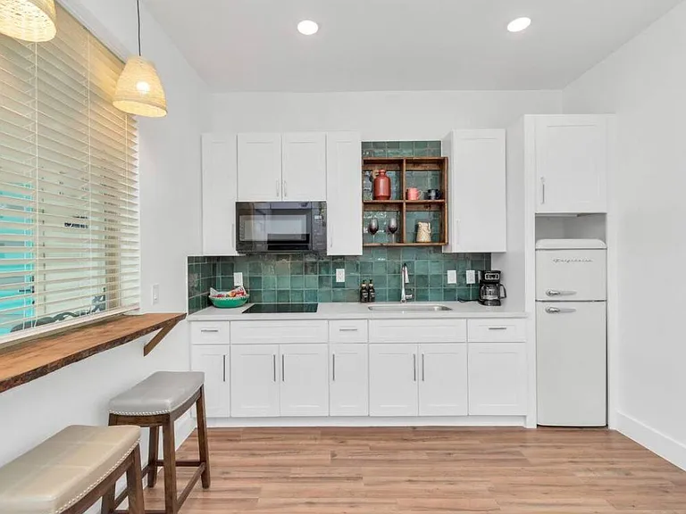 2825 Ball St #3 — Photo 9