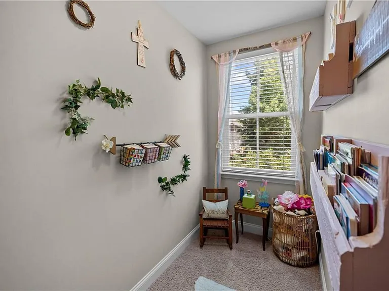 498 Waverly Ln — Photo 33