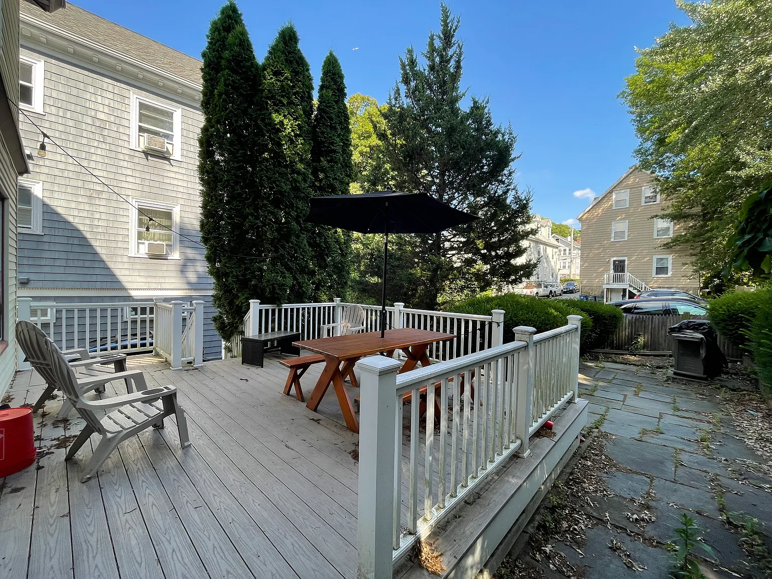 5 bed, 2.5 bath, 1400 sqft, $5,300 — Photo 2