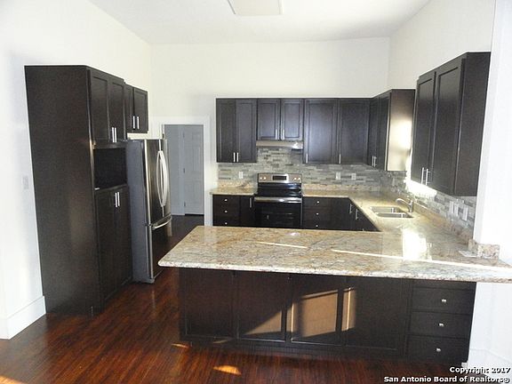 3rd image of 1638 W Olmos Dr