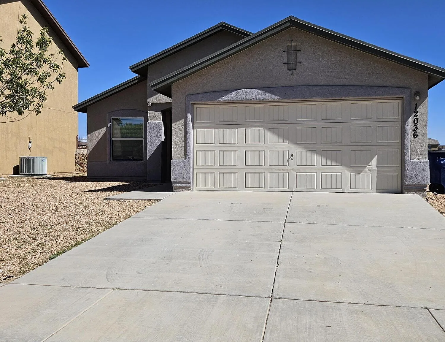 3 bed, 2.0 bath, 1225 sqft, $1,595 — Photo 2