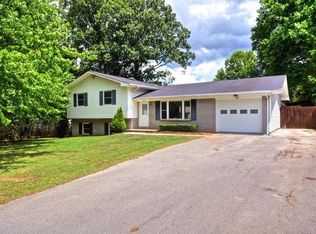 10703 Bean Dr, Ooltewah, TN 37363