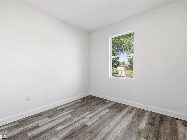 10045 Amicola St — Photo 8
