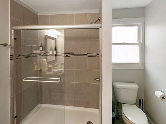 4th image of 305 W Park Ave APT 1