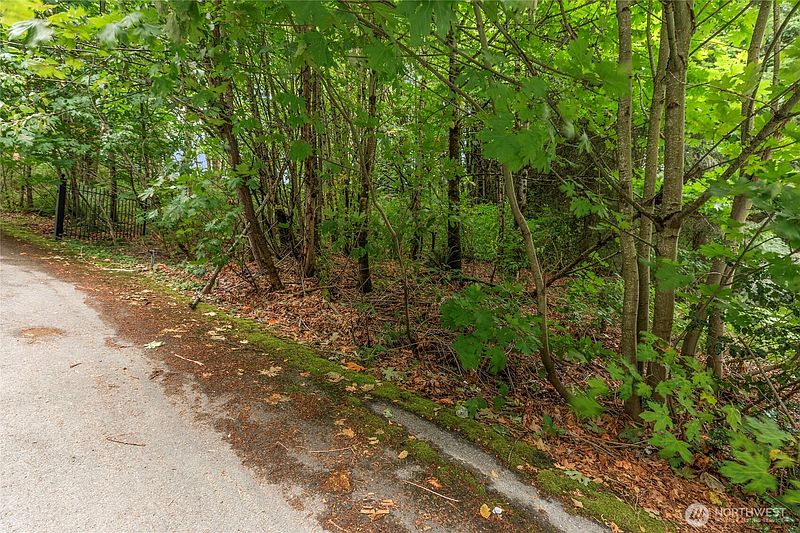 3rd image of 1234 Woodinville Duvall Road