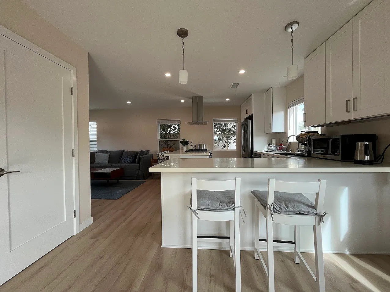 2 bed, 2.5 bath, 1200 sqft, $4,250 — Photo 1