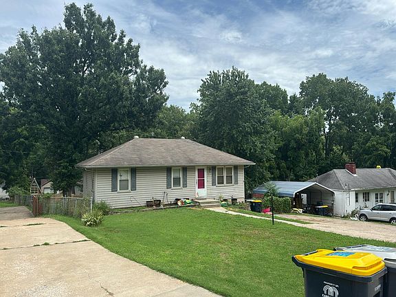 3rd image of 3837 Windsor Rd