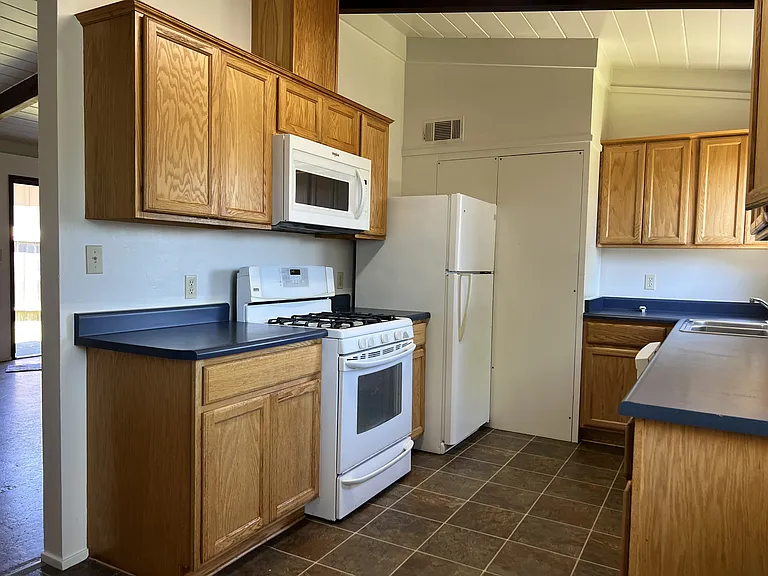 1268 Fernwood Dr — Photo 4