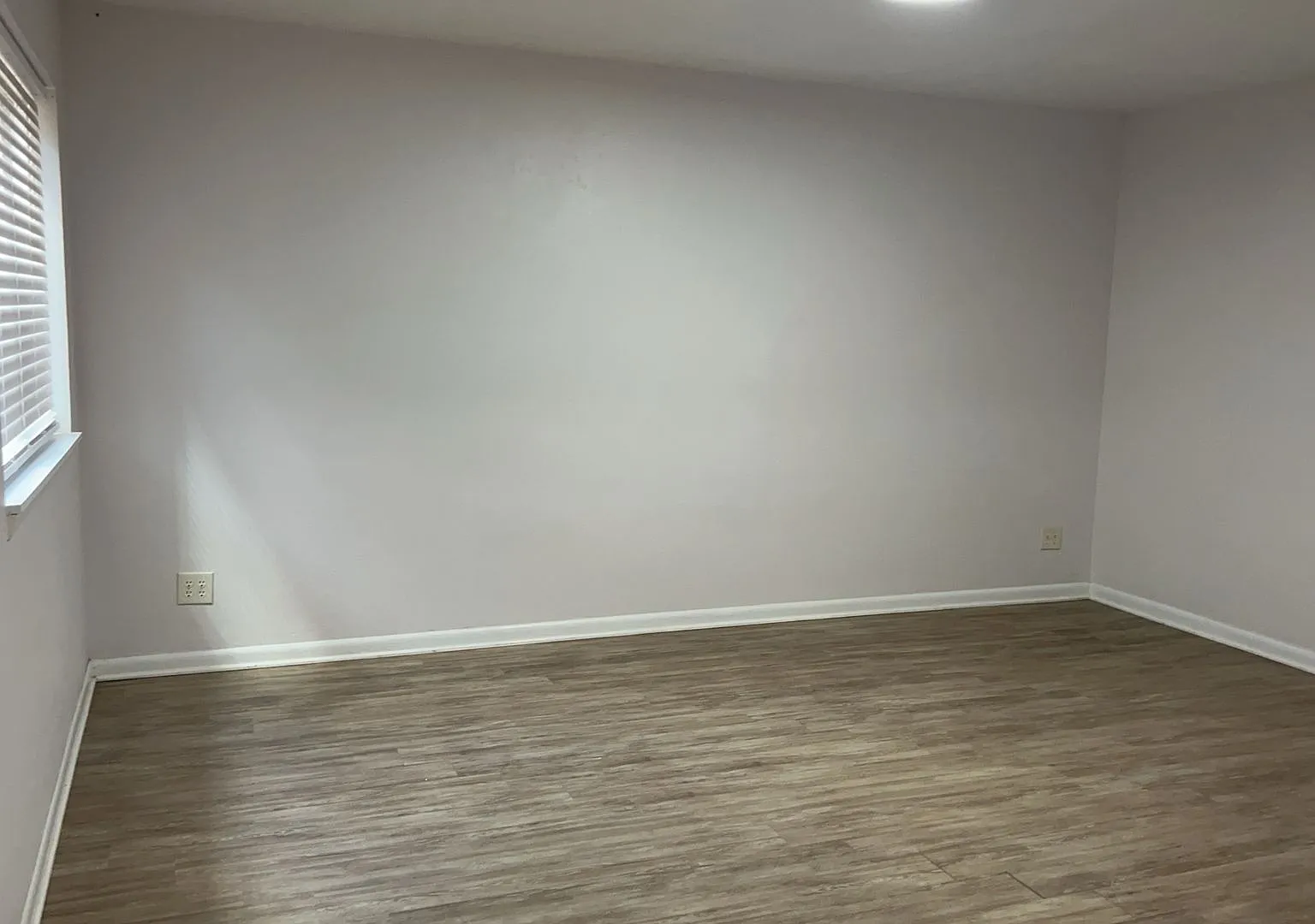 210 S Hill Apartments — Photo 3