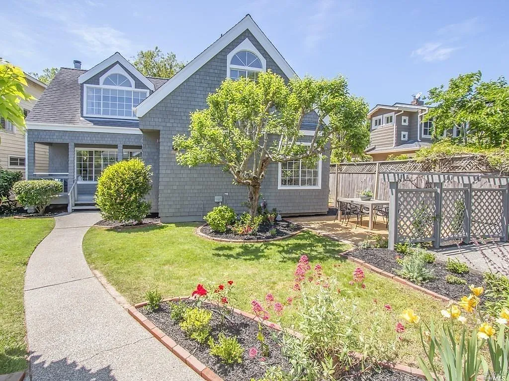 110 Walnut Ave photo 1