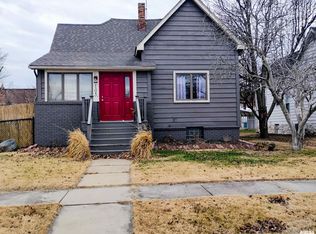 105 W Callie St, Sesser, IL