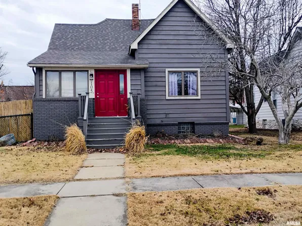 105 W Callie St, Sesser, IL 62884