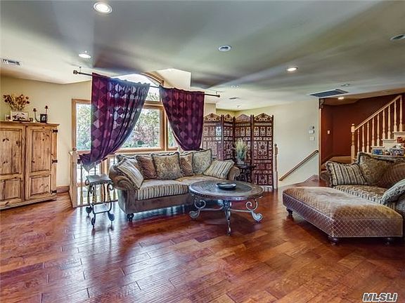 4th image of 405 Club Ct