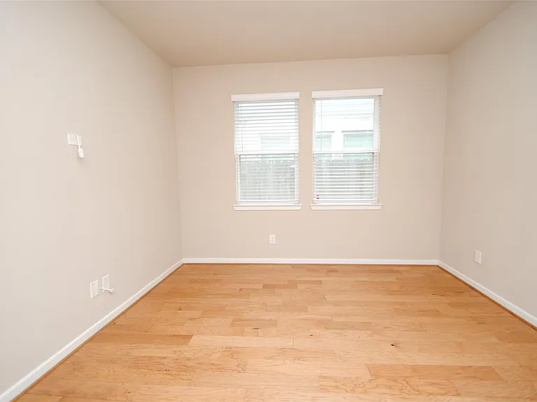 8326 Oakland Heights Ln — Photo 17