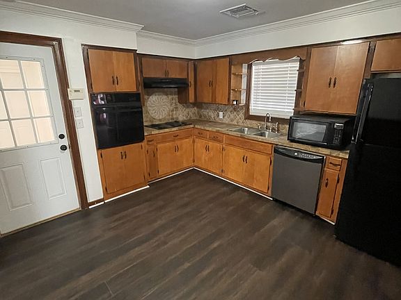 2nd image of 3613 Royal Crest Dr