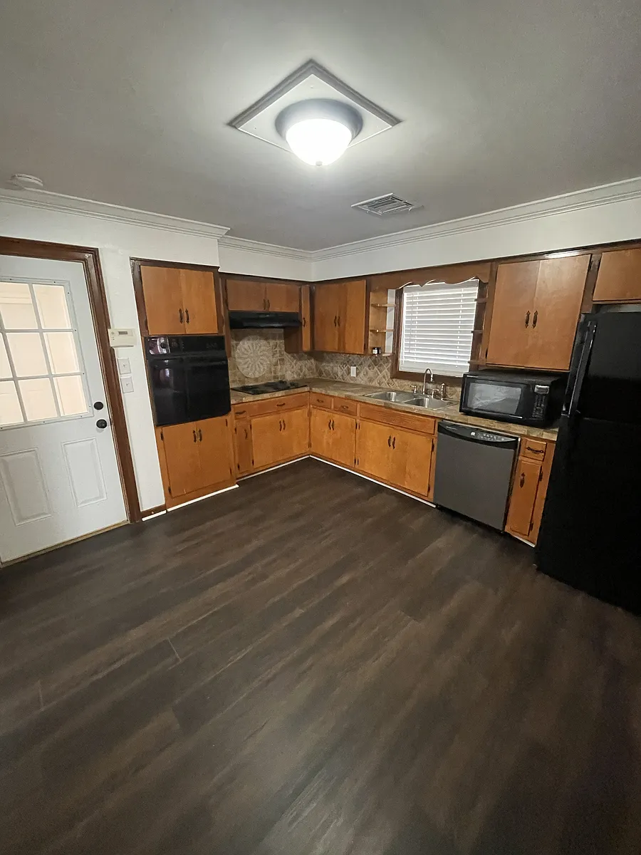 Building Photo - 3613 Royal Crest Dr