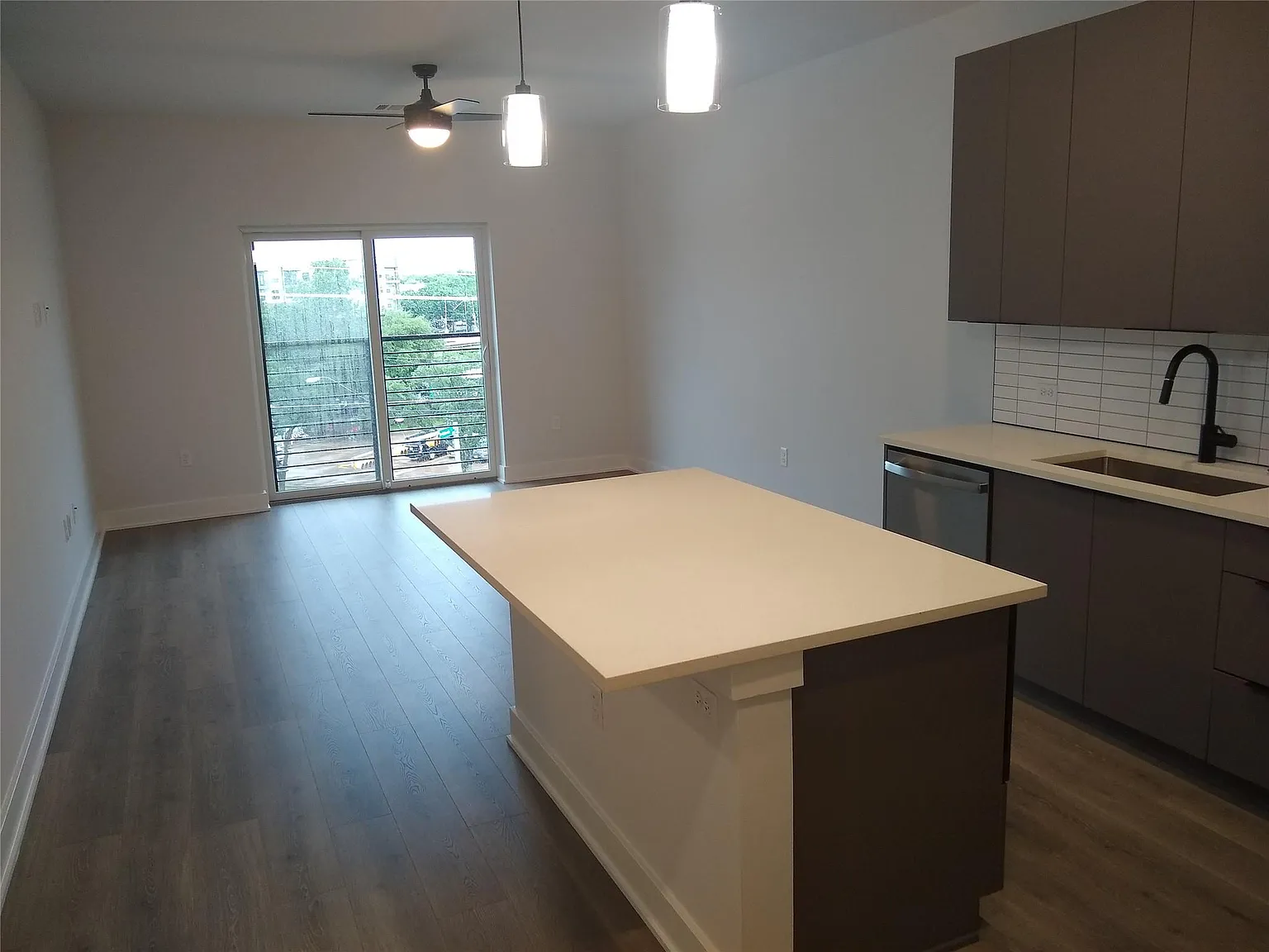 1 bed, 1.0 bath, 682 sqft, $1,750 — Photo 2