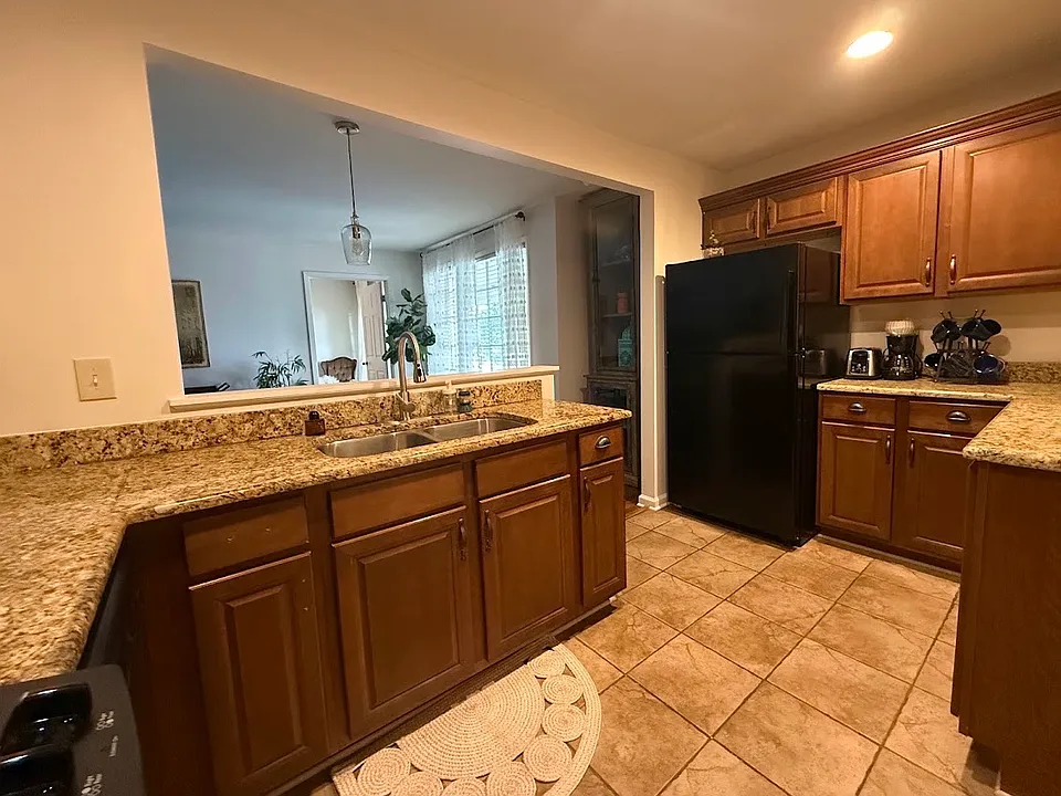 210 S McLean Blvd #9014468815