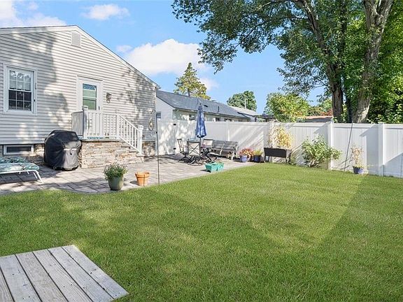 4th image of 18 Pine St